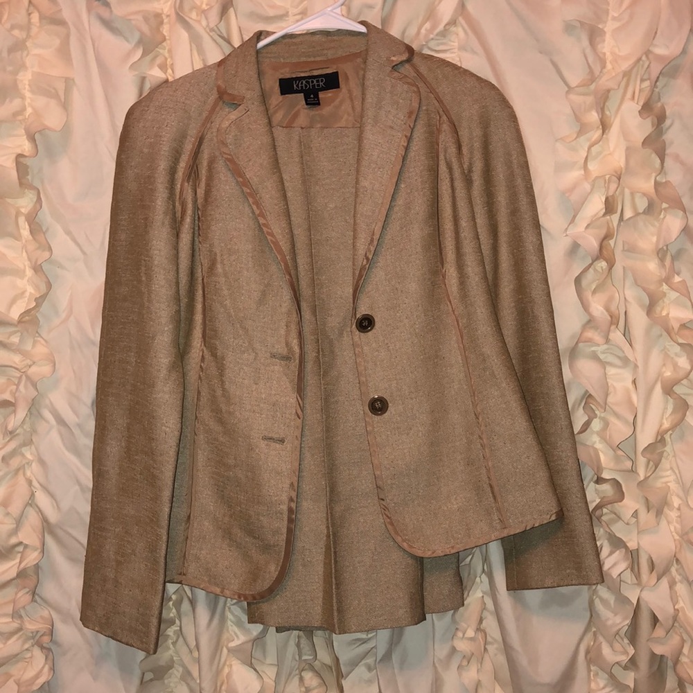 Kasper Suit with Silk Piping Size 4